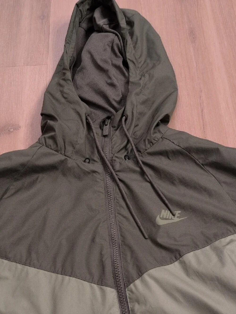 Nike Sportswear Mens Two-Tone Olive Green Windbreaker Windrunner Hooded Jacket M